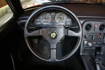 Stock_Mazda_MX-5_NA(Special_Edition)_Momo_Steering_Wheel.jpg